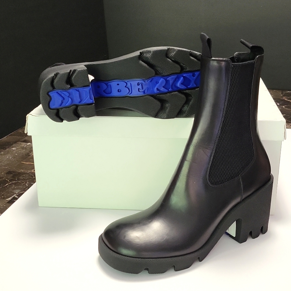 NIB$1290 BURBERRY Eden Chelsea Heeled Ankle Boot Logo Contrast Lug Sole 40 10